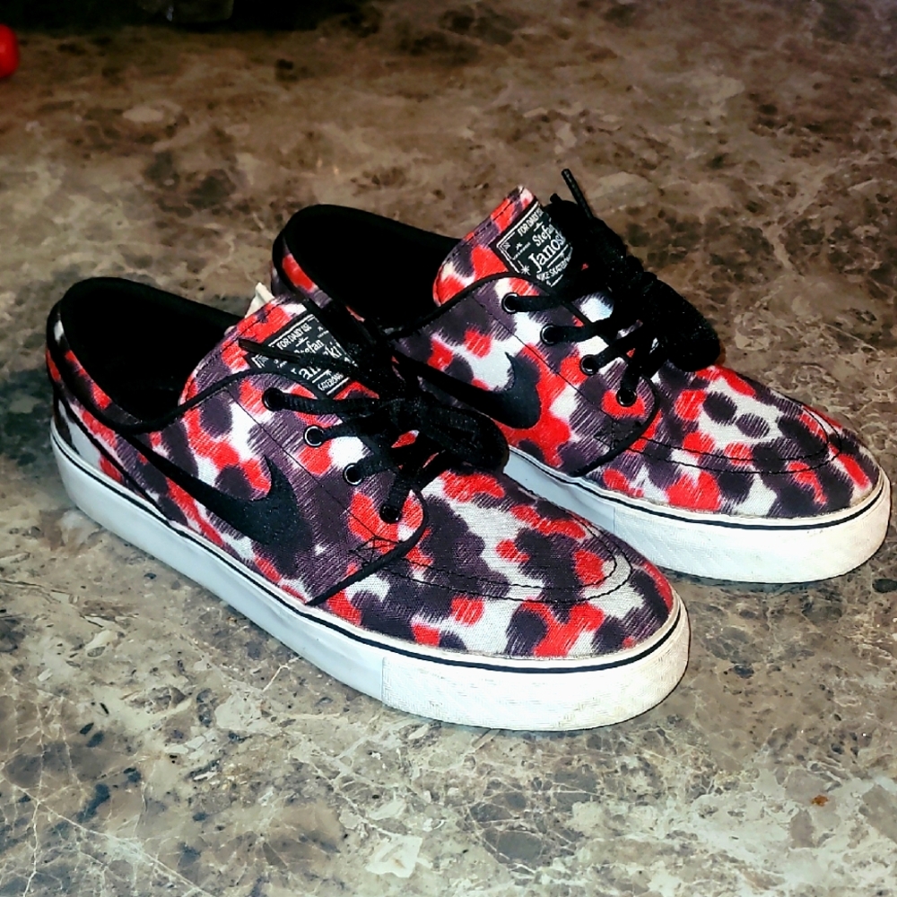 Nike Red and Black Patterned Sneakers